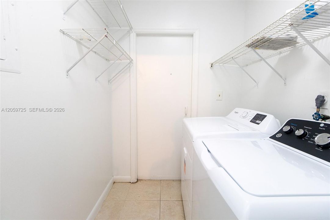 En Renta: $3,100 (3 camas, 2 baños, 1280 Pies cuadrados)