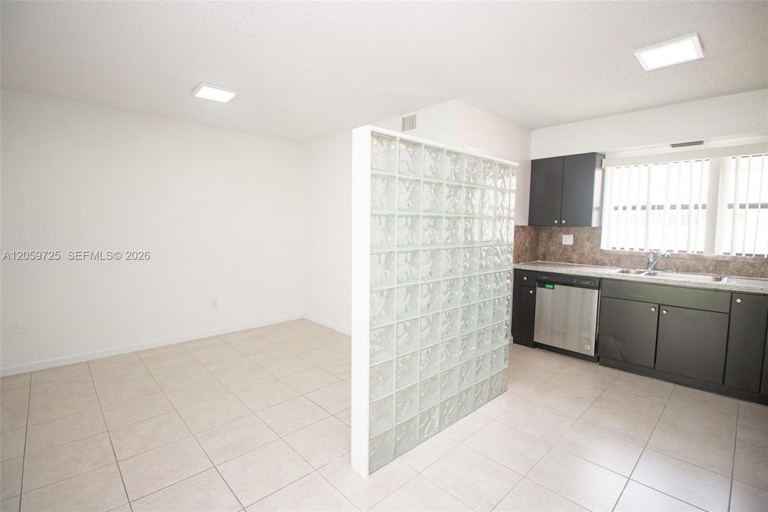 En Renta: $3,100 (3 camas, 2 baños, 1280 Pies cuadrados)