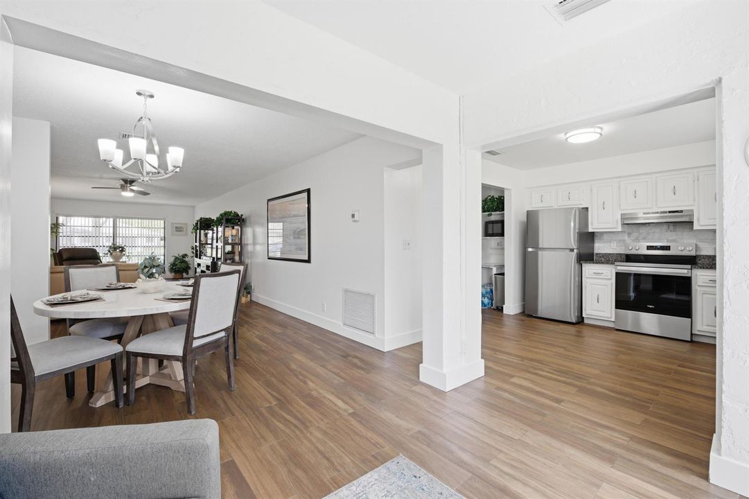 10325 sitting living dining
