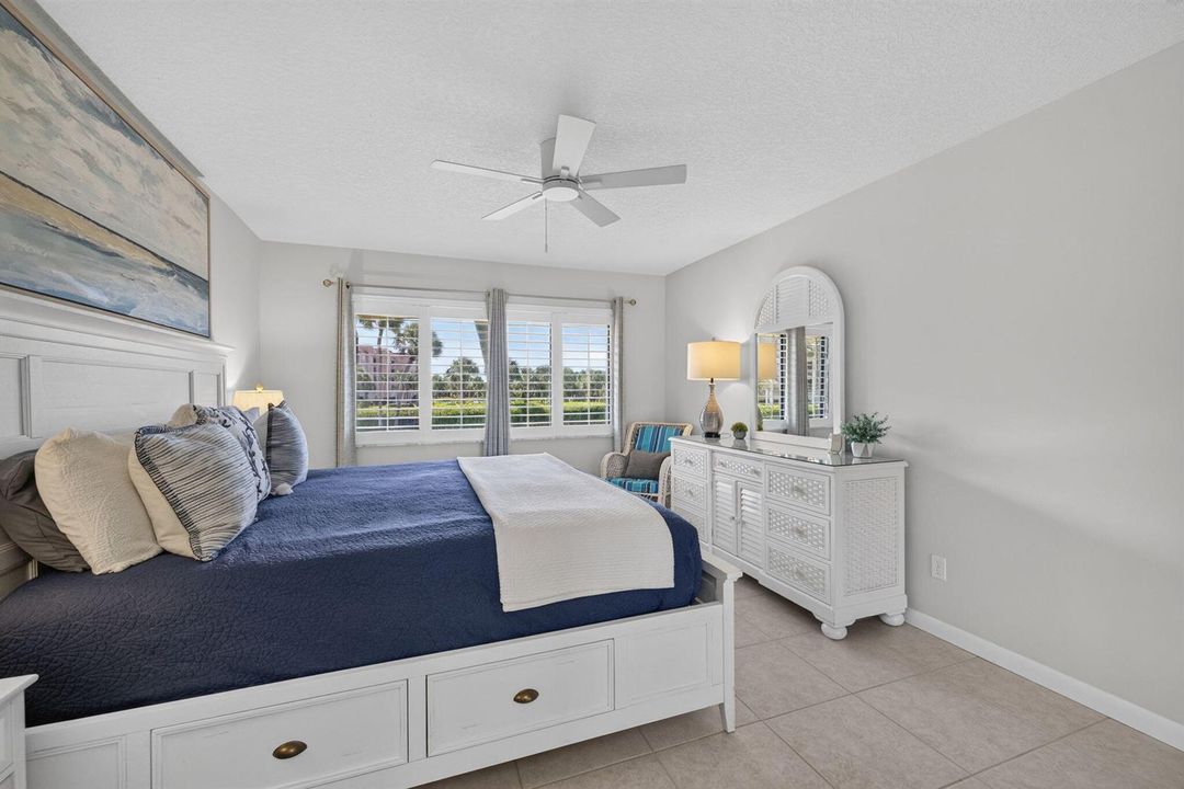 BEDROOM WITH KING BED