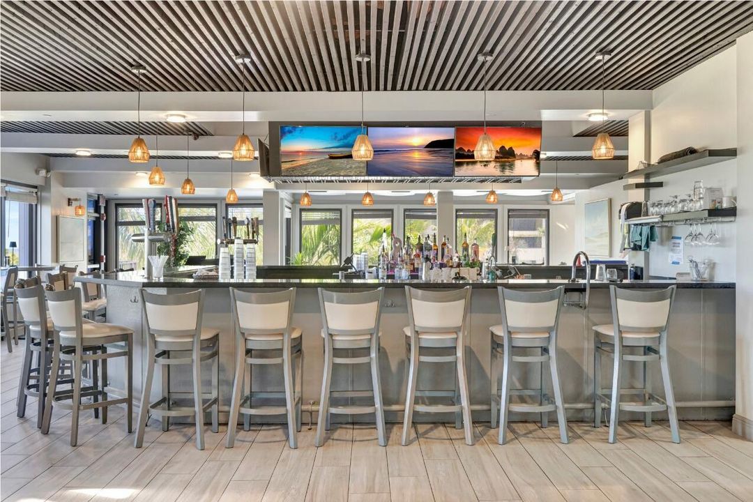 RESTAURANT BAR