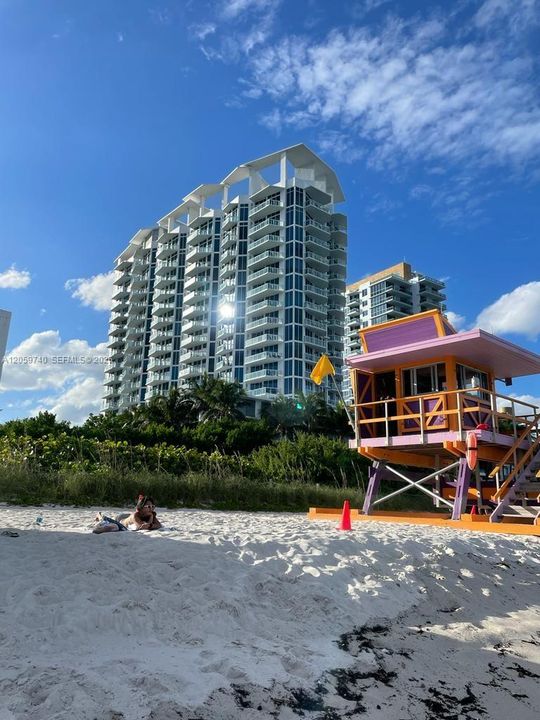For Sale: $719,000 (1 beds, 1 baths, 881 Square Feet)