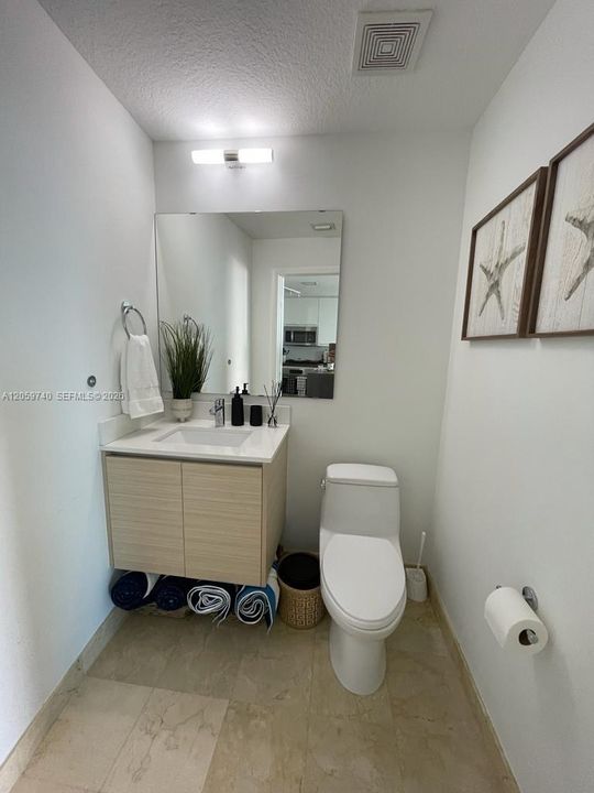 For Sale: $719,000 (1 beds, 1 baths, 881 Square Feet)