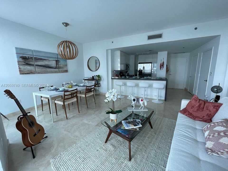 For Sale: $719,000 (1 beds, 1 baths, 881 Square Feet)