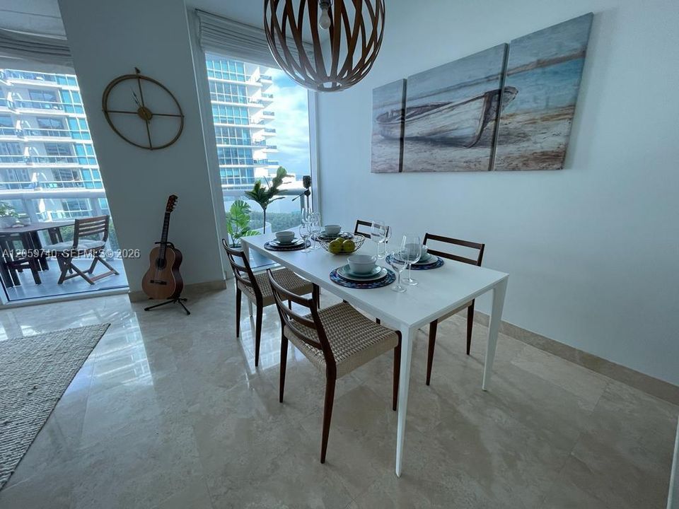 For Sale: $719,000 (1 beds, 1 baths, 881 Square Feet)