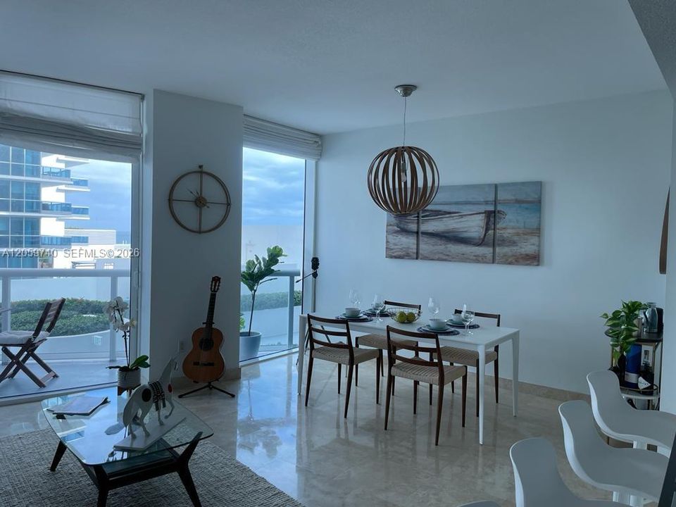 For Sale: $719,000 (1 beds, 1 baths, 881 Square Feet)