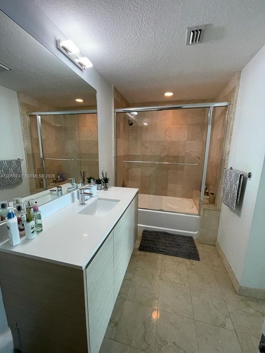 For Sale: $719,000 (1 beds, 1 baths, 881 Square Feet)