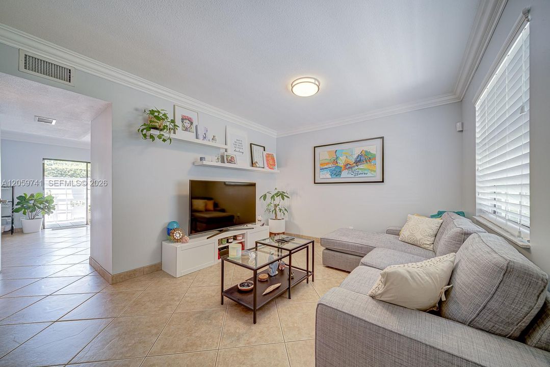 В аренду: $2,850 (2 спален, 2 ванн, 1007 Квадратных фут)