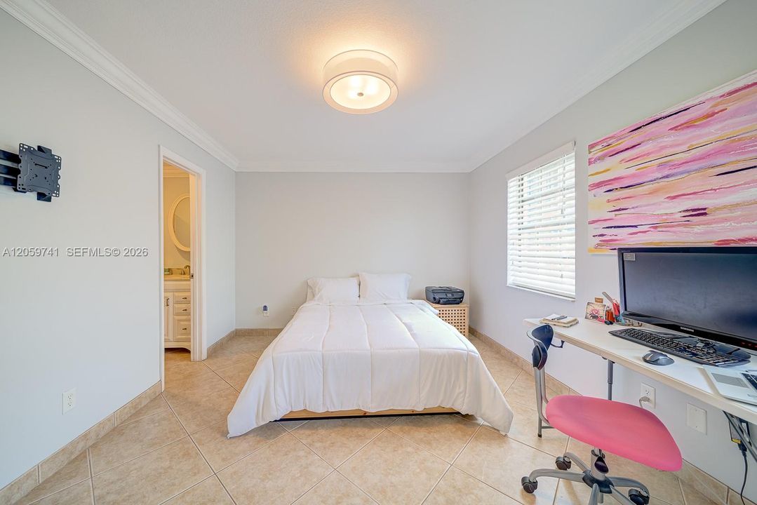 В аренду: $2,850 (2 спален, 2 ванн, 1007 Квадратных фут)