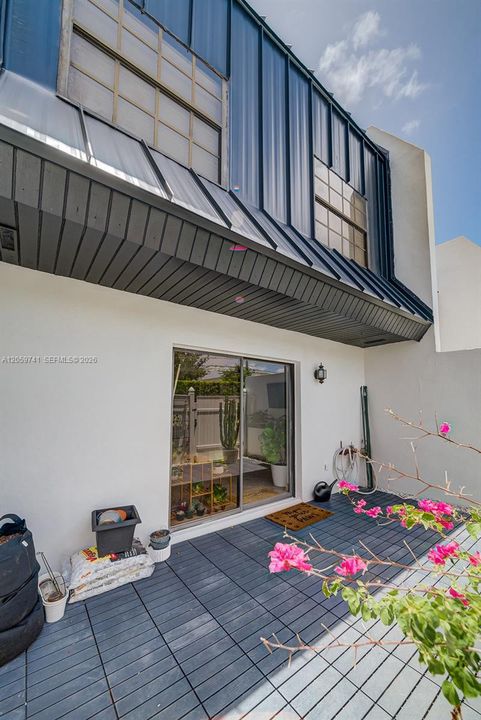В аренду: $2,850 (2 спален, 2 ванн, 1007 Квадратных фут)