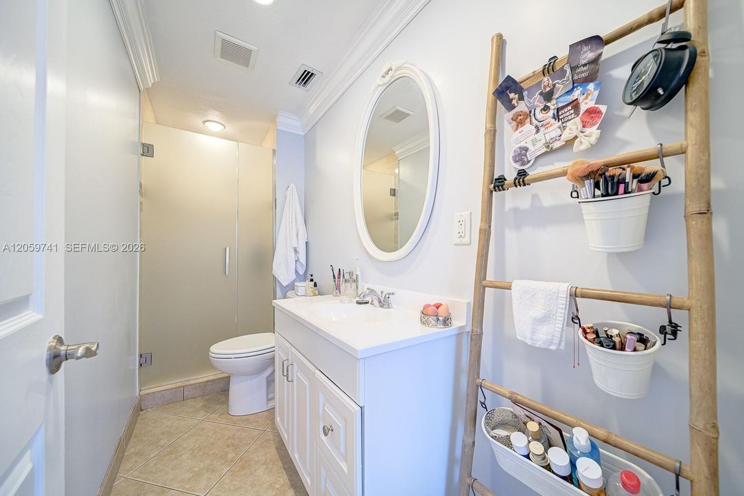 В аренду: $2,850 (2 спален, 2 ванн, 1007 Квадратных фут)