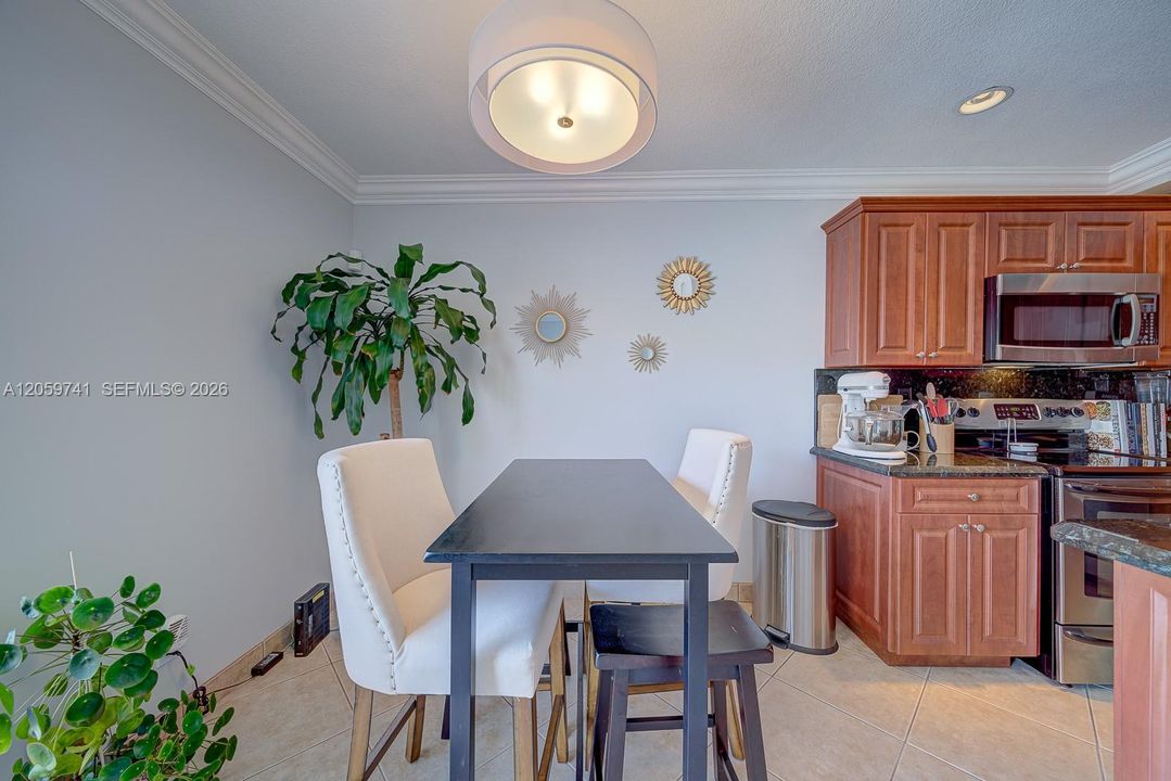 В аренду: $2,850 (2 спален, 2 ванн, 1007 Квадратных фут)