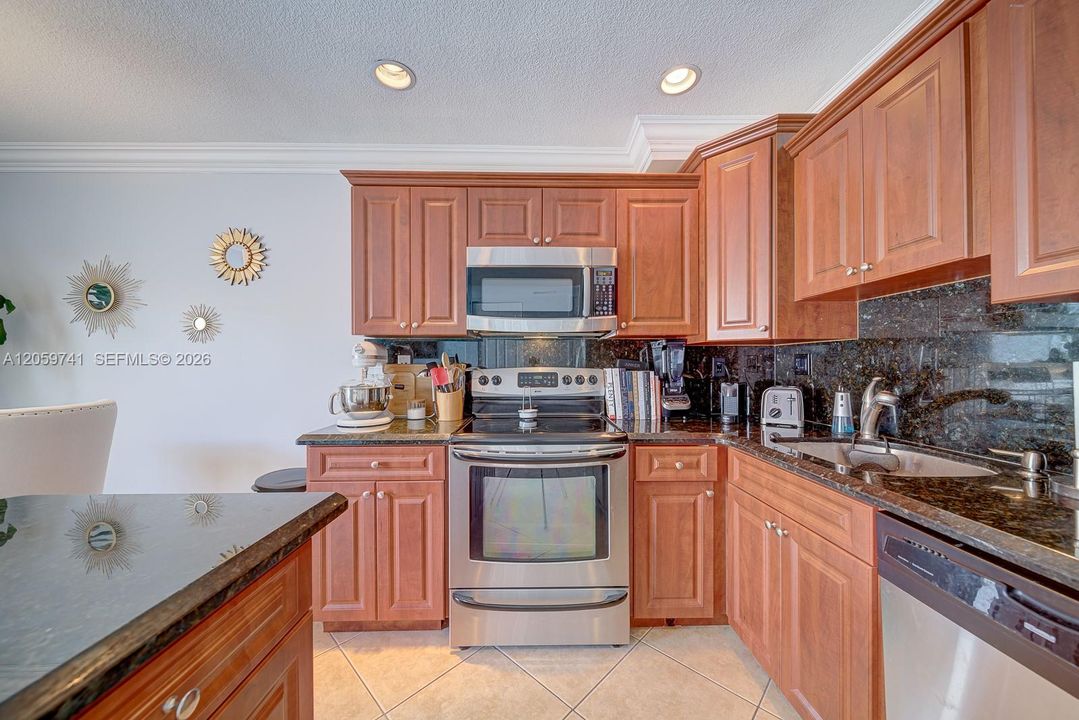 В аренду: $2,850 (2 спален, 2 ванн, 1007 Квадратных фут)