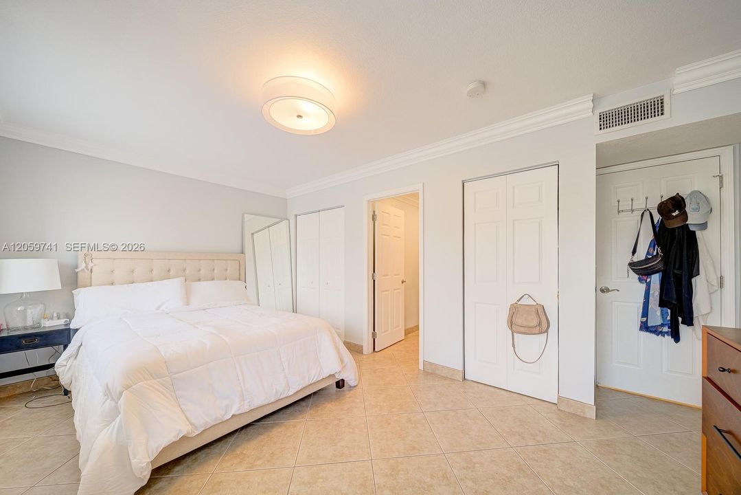 В аренду: $2,850 (2 спален, 2 ванн, 1007 Квадратных фут)