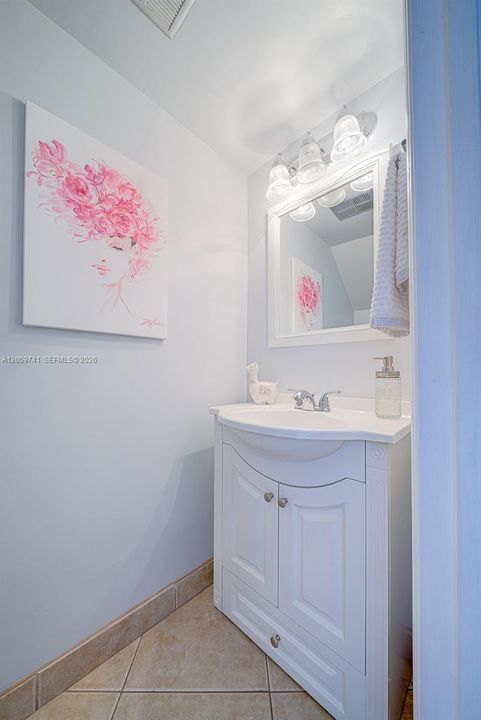 В аренду: $2,850 (2 спален, 2 ванн, 1007 Квадратных фут)