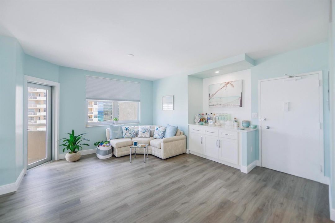 2 RE 1985 S Ocean Dr, apt. 8P, Hallandal