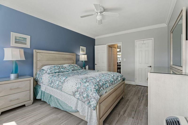 Has walk in closet