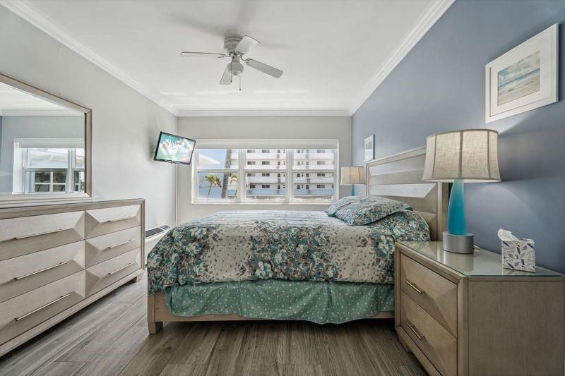 Nicely appointed large bedroom