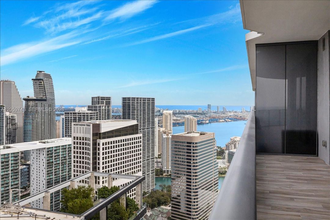 En Venta: $1,690,000 (3 camas, 3 baños, 1442 Pies cuadrados)