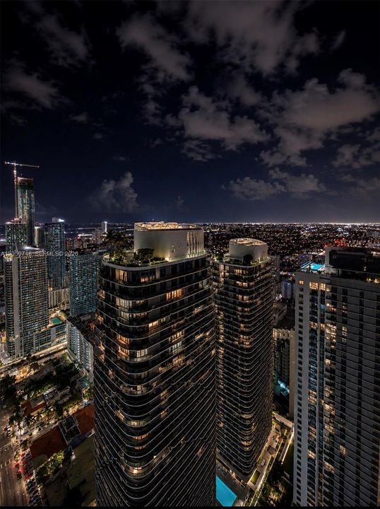 En Venta: $1,690,000 (3 camas, 3 baños, 1442 Pies cuadrados)