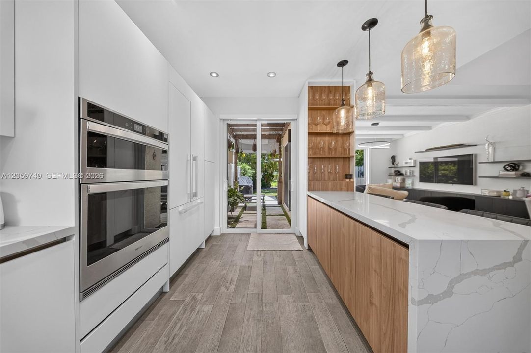 В аренду: $6,995 (3 спален, 2 ванн, 2100 Квадратных фут)