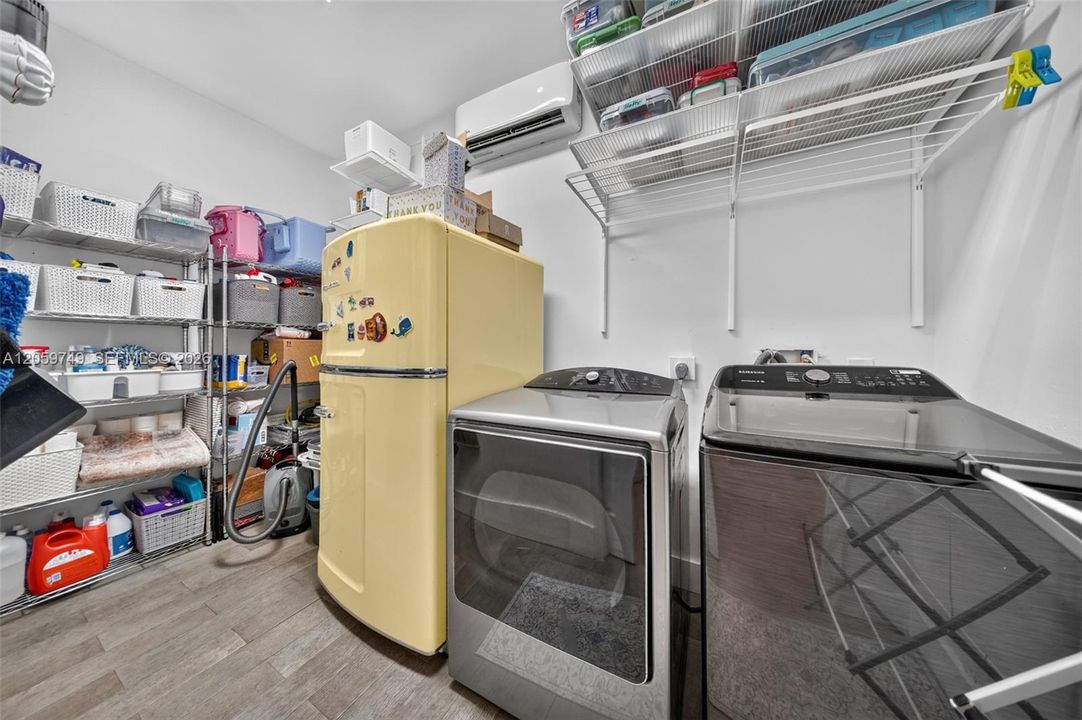В аренду: $6,995 (3 спален, 2 ванн, 2100 Квадратных фут)