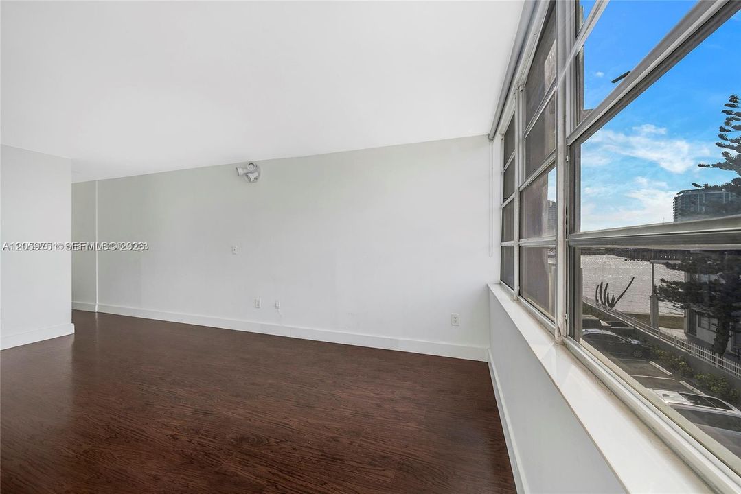 For Rent: $2,850 (2 beds, 2 baths, 1100 Square Feet)