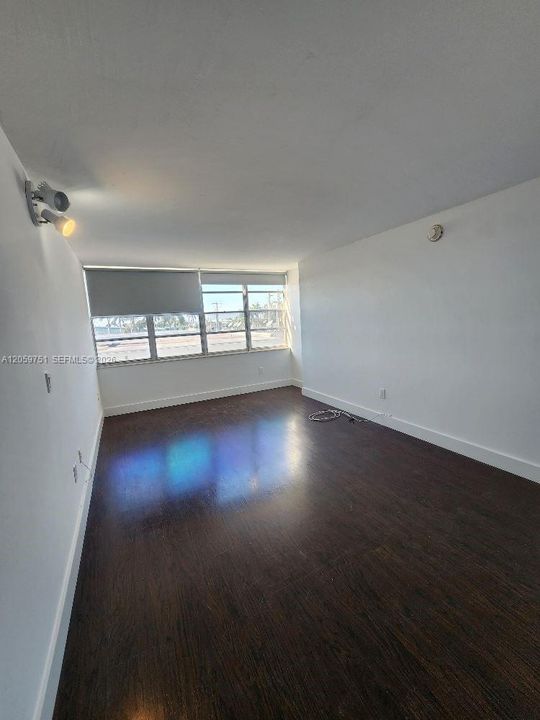 For Rent: $2,850 (2 beds, 2 baths, 1100 Square Feet)