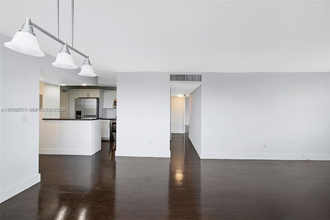 For Rent: $2,850 (2 beds, 2 baths, 1100 Square Feet)