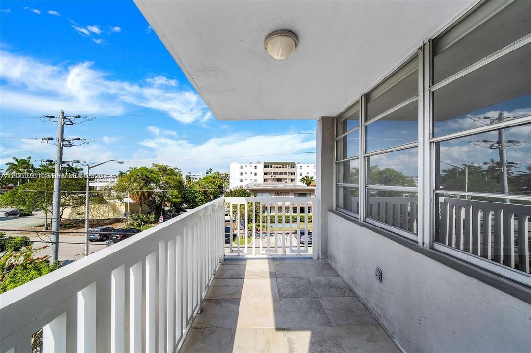 For Rent: $2,850 (2 beds, 2 baths, 1100 Square Feet)