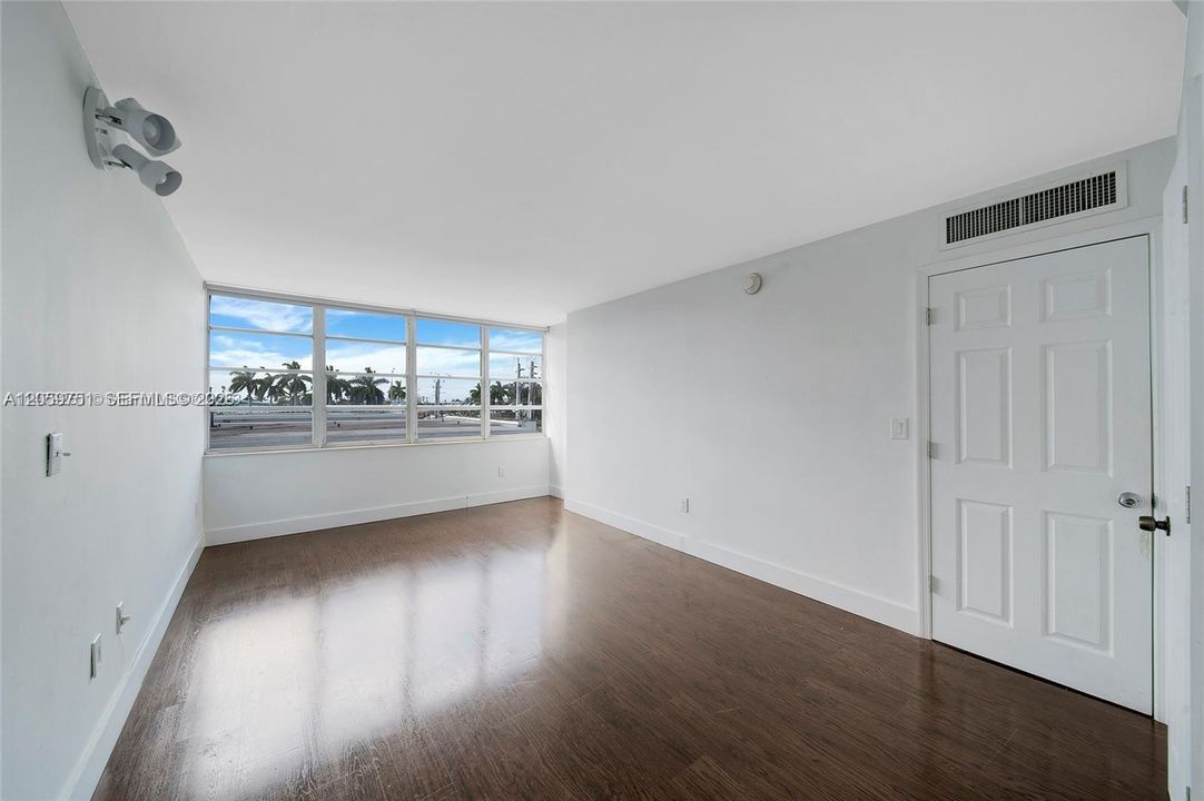 For Rent: $2,850 (2 beds, 2 baths, 1100 Square Feet)