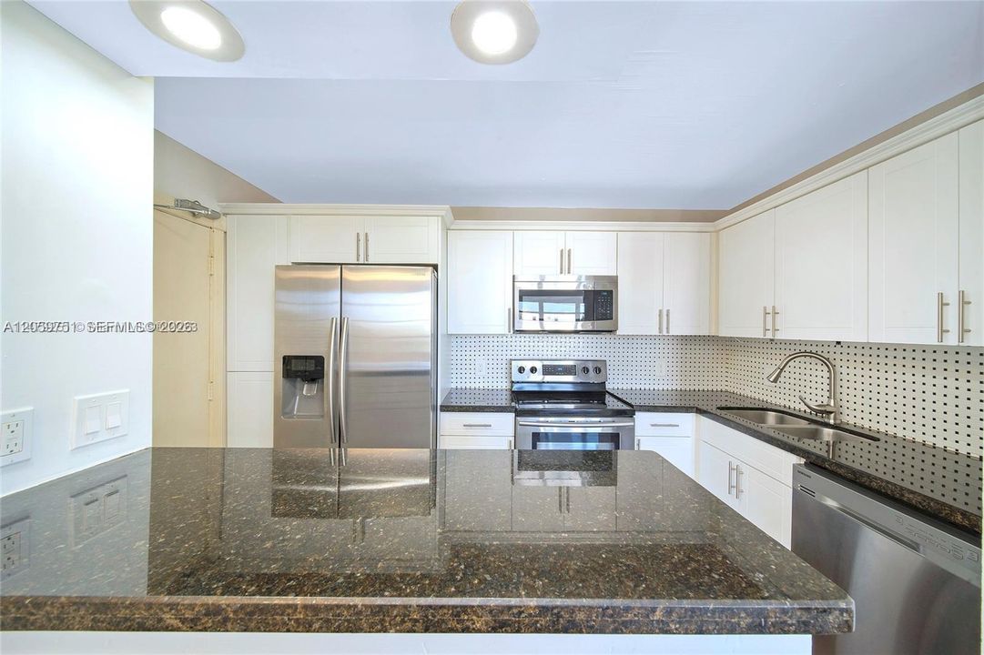 For Rent: $2,850 (2 beds, 2 baths, 1100 Square Feet)