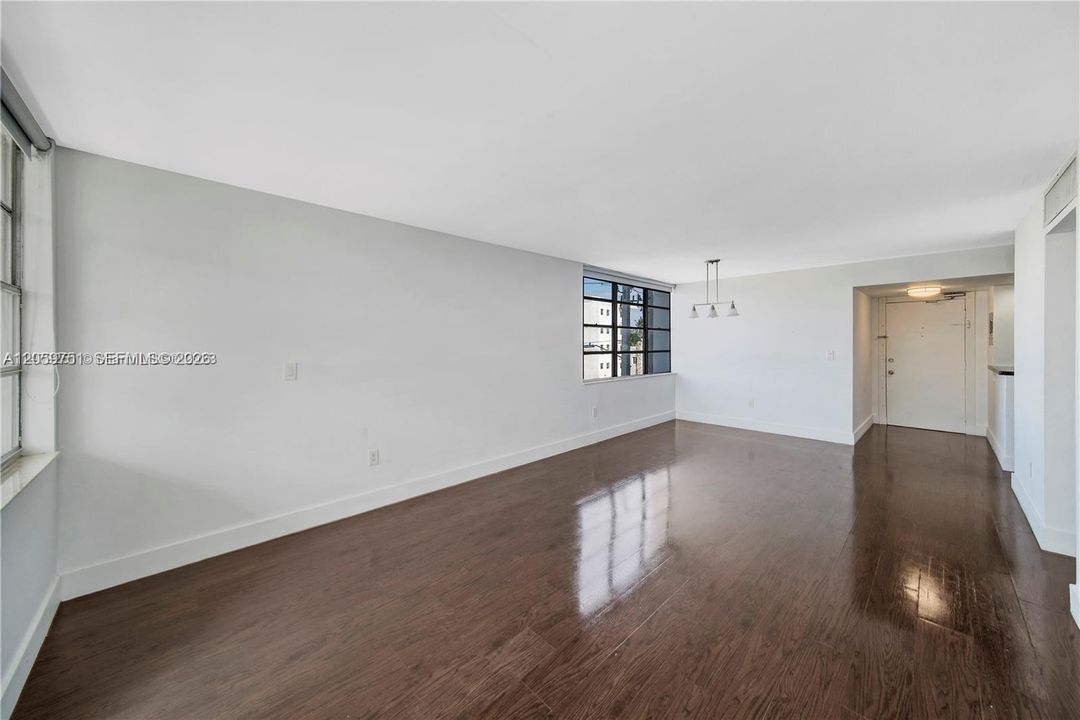 For Rent: $2,850 (2 beds, 2 baths, 1100 Square Feet)