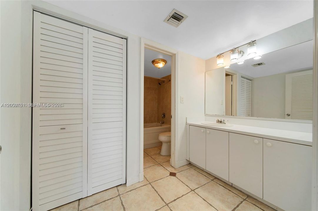 For Rent: $2,850 (2 beds, 2 baths, 1100 Square Feet)