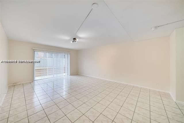 В аренду: $1,400 (1 спален, 1 ванн, 850 Квадратных фут)