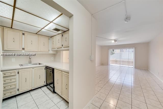 В аренду: $1,400 (1 спален, 1 ванн, 850 Квадратных фут)