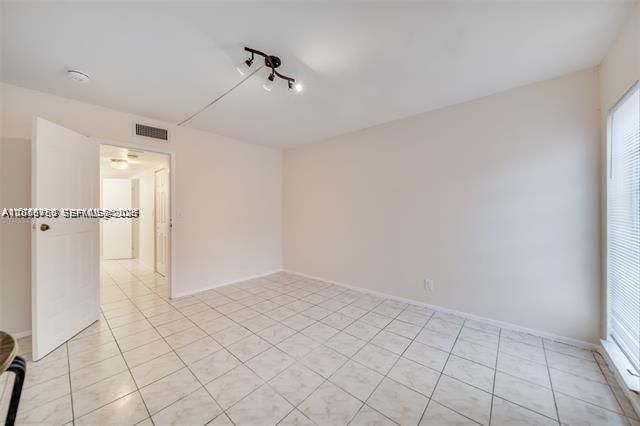 В аренду: $1,400 (1 спален, 1 ванн, 850 Квадратных фут)