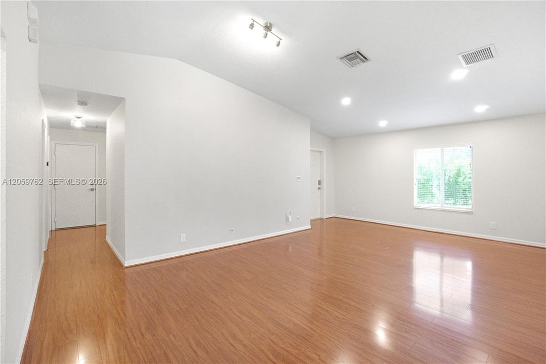 В аренду: $3,200 (4 спален, 2 ванн, 0 Квадратных фут)