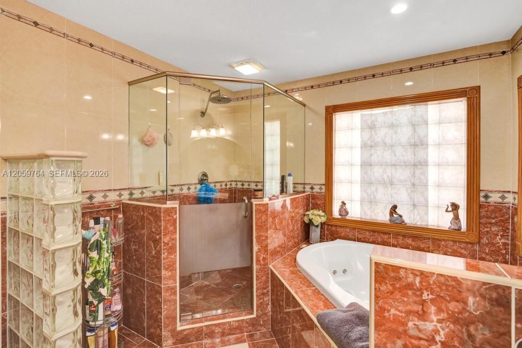 На продажу: $999,900 (5 спален, 4 ванн, 2047 Квадратных фут)