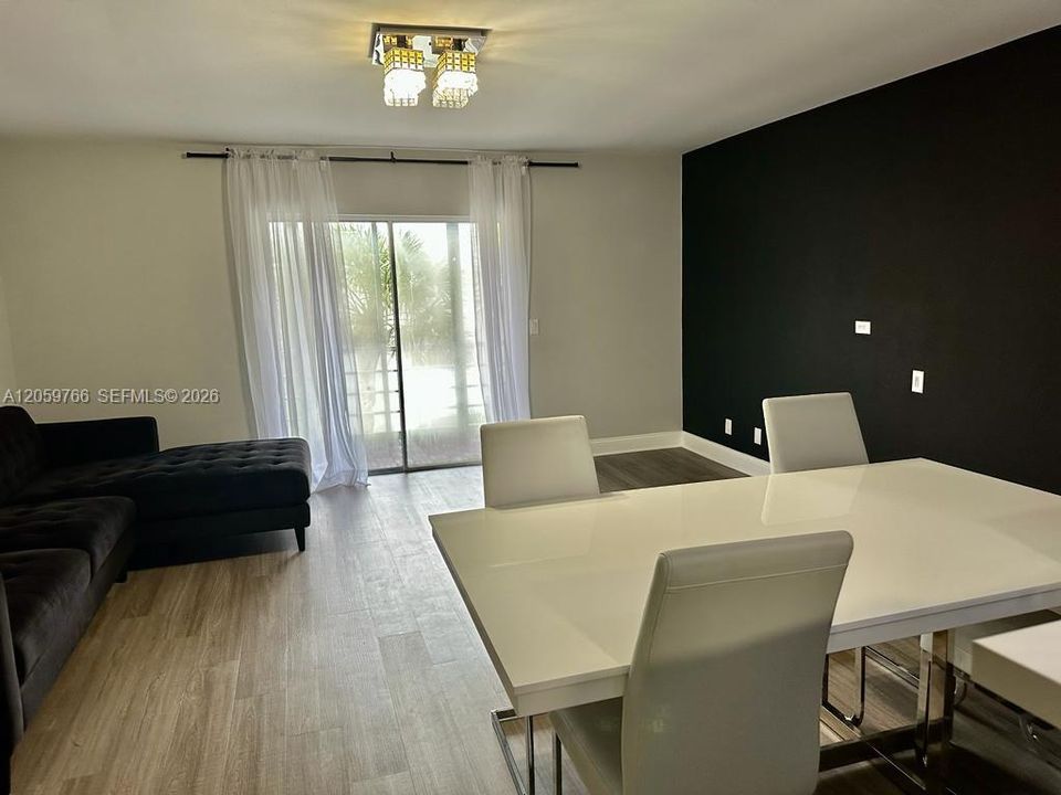 В аренду: $1,900 (1 спален, 1 ванн, 960 Квадратных фут)