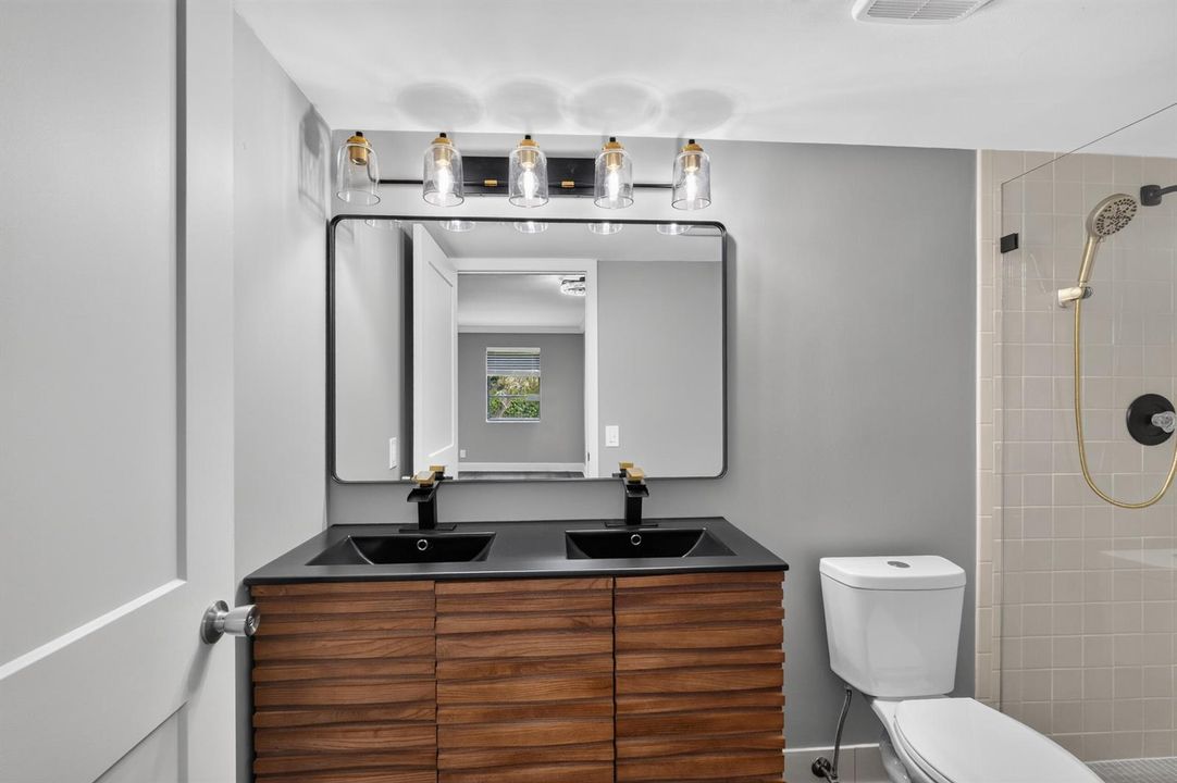 Dual sinks.