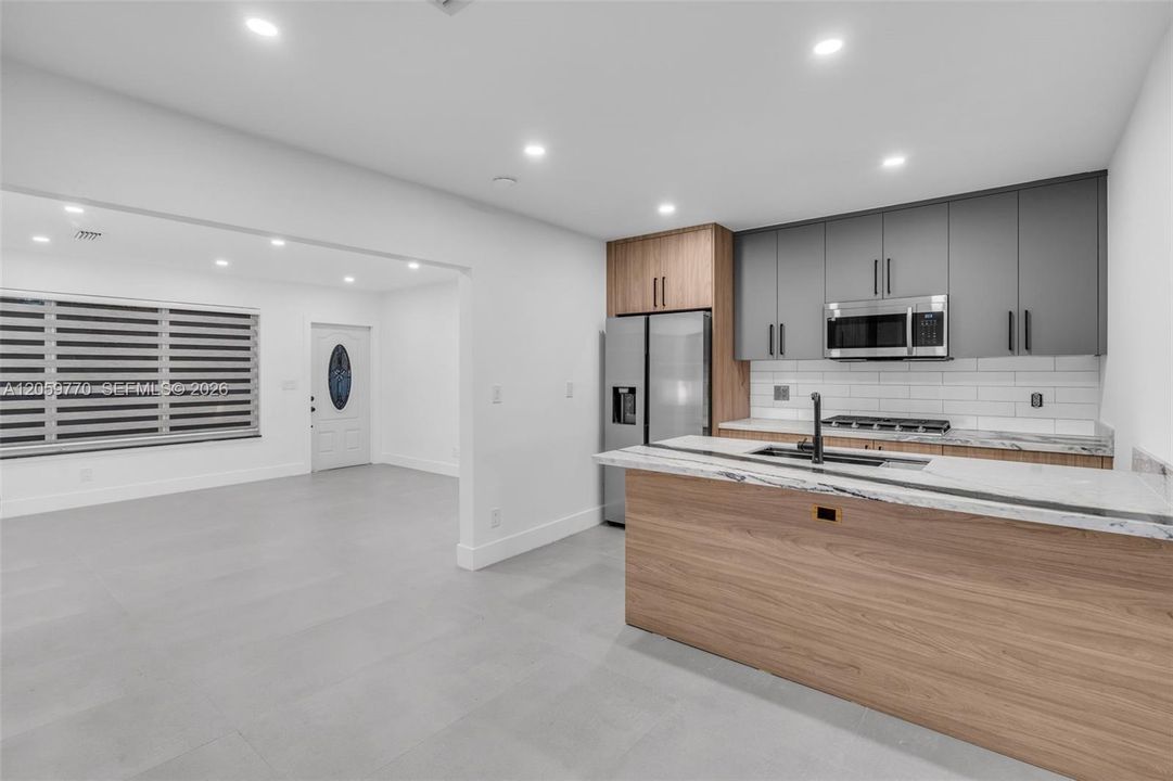 En Renta: $3,300 (3 camas, 2 baños, 1431 Pies cuadrados)