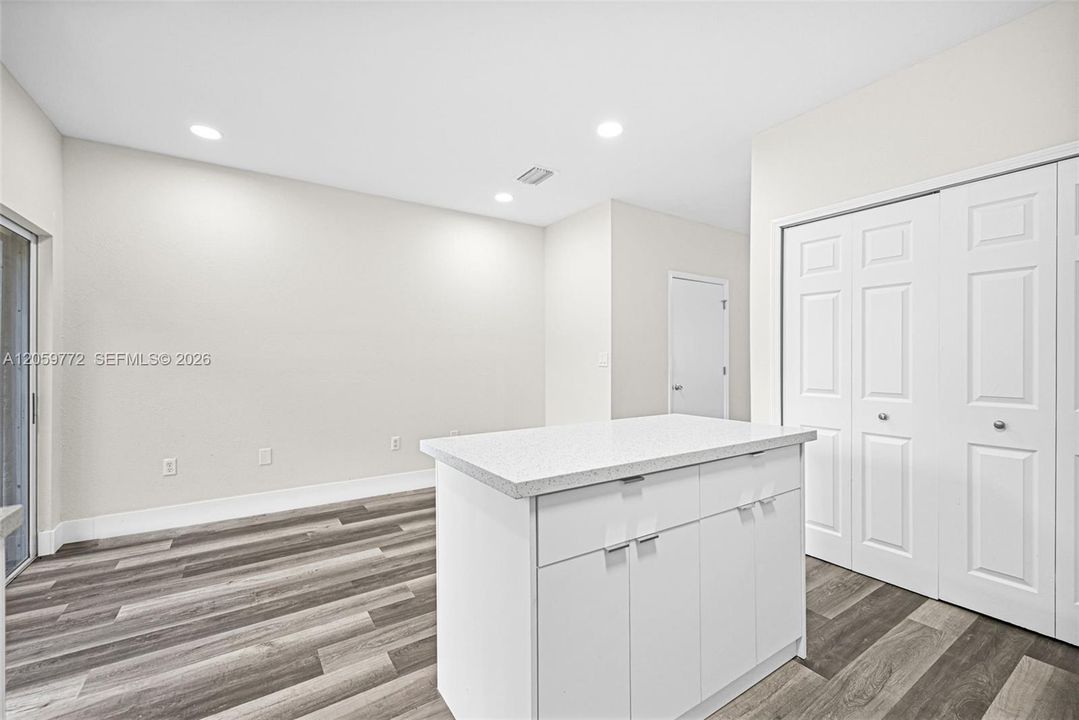 В аренду: $2,000 (2 спален, 2 ванн, 1166 Квадратных фут)