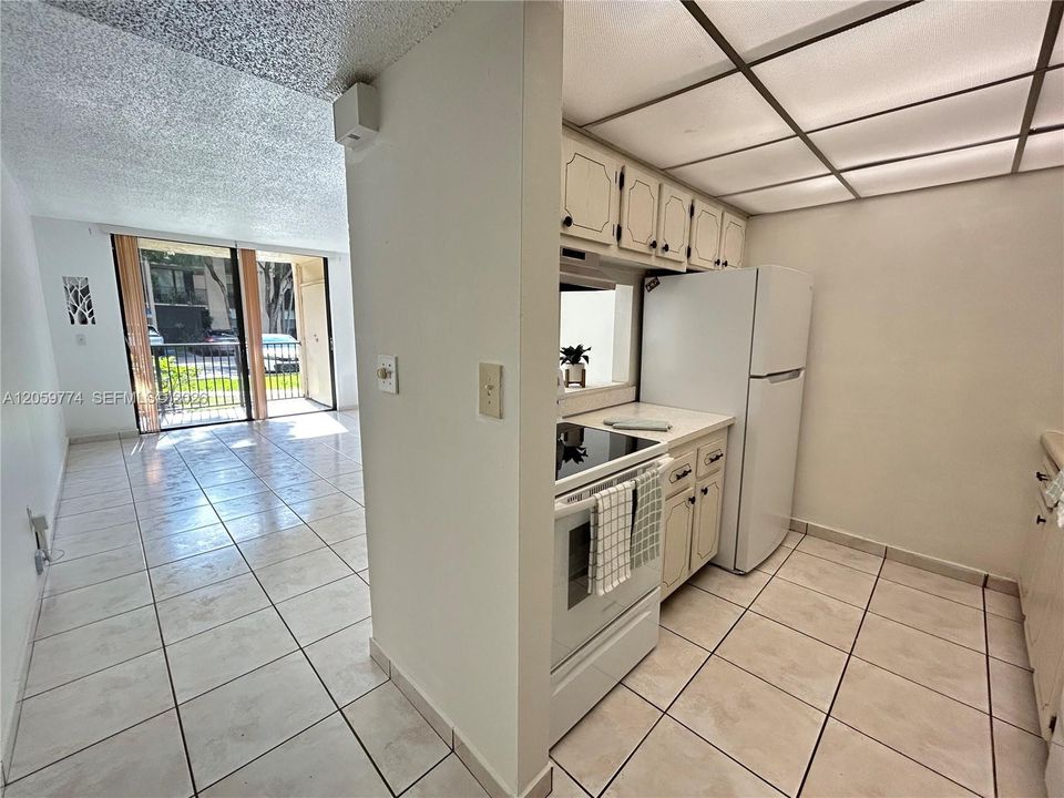 В аренду: $1,995 (2 спален, 2 ванн, 906 Квадратных фут)