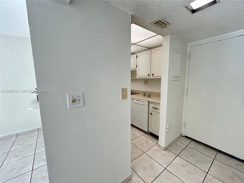 В аренду: $1,995 (2 спален, 2 ванн, 906 Квадратных фут)