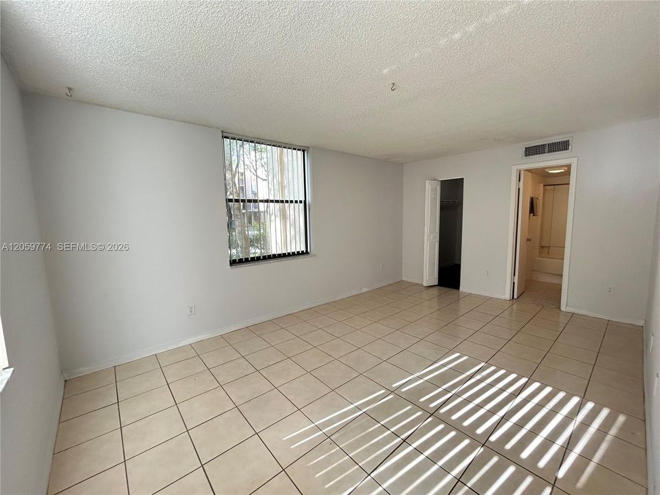 В аренду: $1,995 (2 спален, 2 ванн, 906 Квадратных фут)