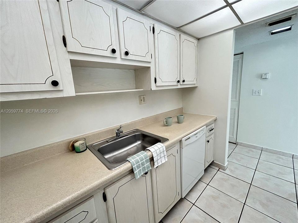 В аренду: $1,995 (2 спален, 2 ванн, 906 Квадратных фут)