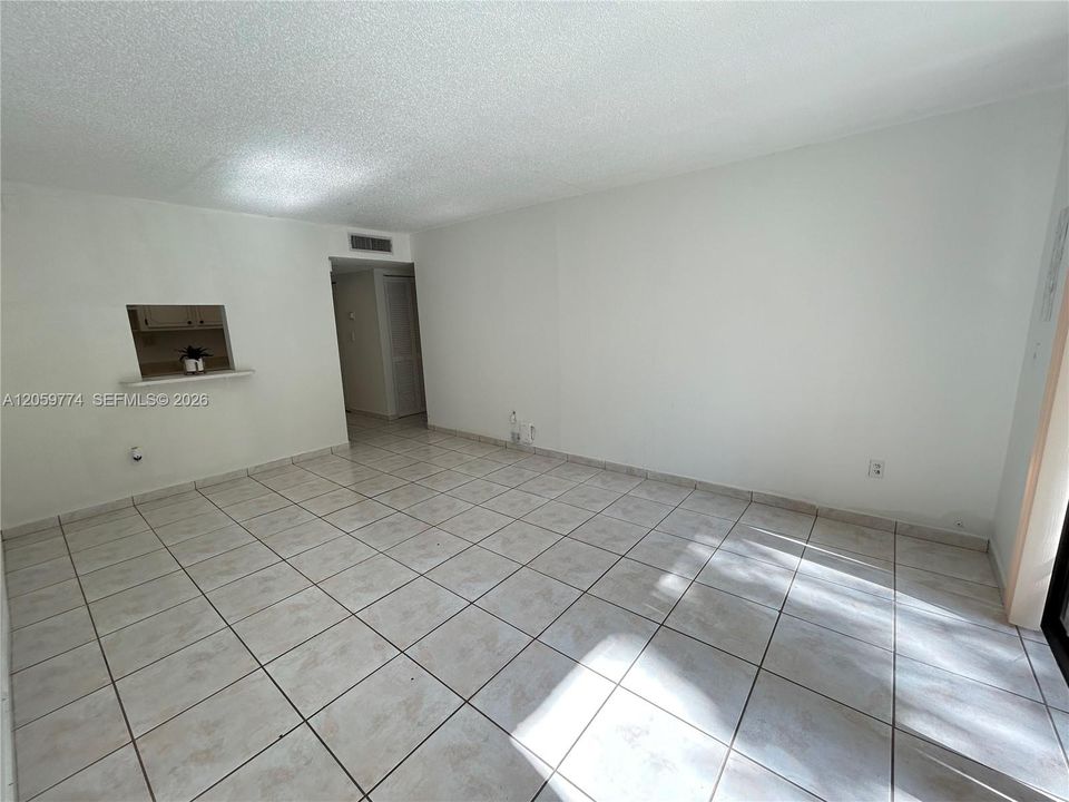 В аренду: $1,995 (2 спален, 2 ванн, 906 Квадратных фут)