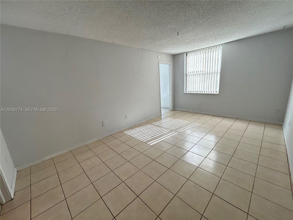 В аренду: $1,995 (2 спален, 2 ванн, 906 Квадратных фут)