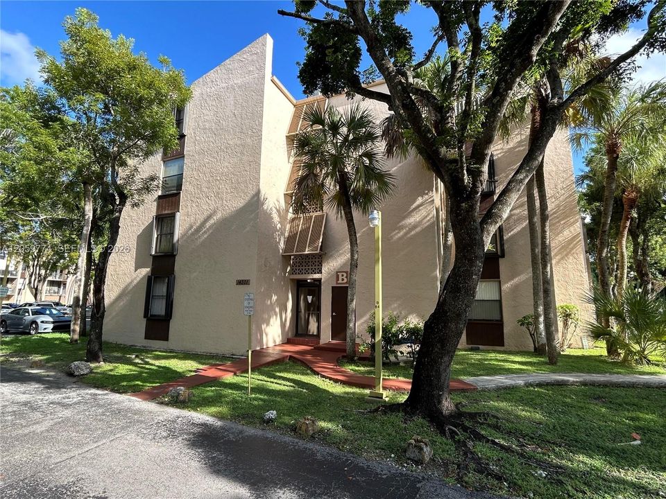 В аренду: $1,995 (2 спален, 2 ванн, 906 Квадратных фут)